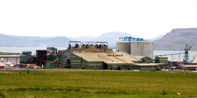 Skrifa&eth; undir n&yacute;jan kjarasamning vi&eth; Elkem &Iacute;sland
