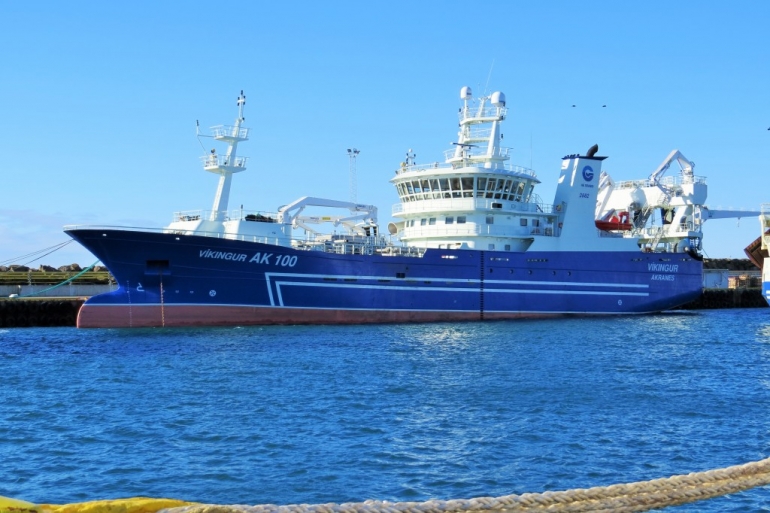 Víkingur Ak 100 landaði fullfermi af loðnu til vinnslu á Akranesi